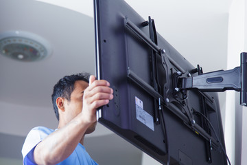 How to Mount a TV to a Wall